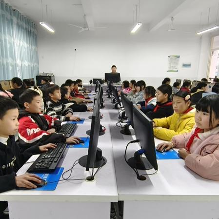 Kepiye Sun Haiqing saka Jiangsu Jutian nguatake pendidikan liwat sumbangan komputer?